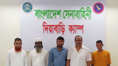 কামারপাড়া কোরবানির হাট এলাকায় অভিযানে দুর্বৃত্ত ও চাঁদাবাজ গ্রেফতার