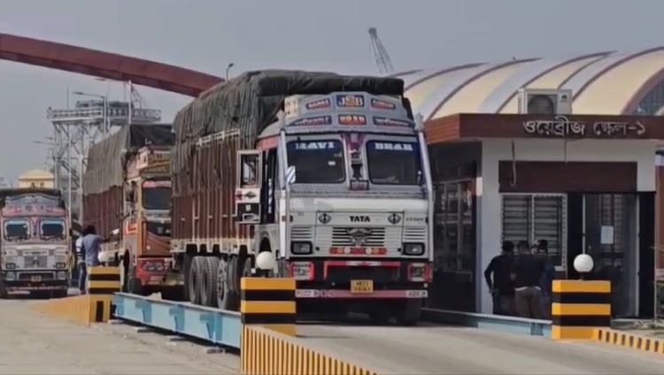 বেনাপোল বন্দরে আমদানি-রপ্তানি ও পণ্য খালাস শুরু বেনাপোল বন্দরে আমদানি-রপ্তানি ও পণ্য খালাস শুরু