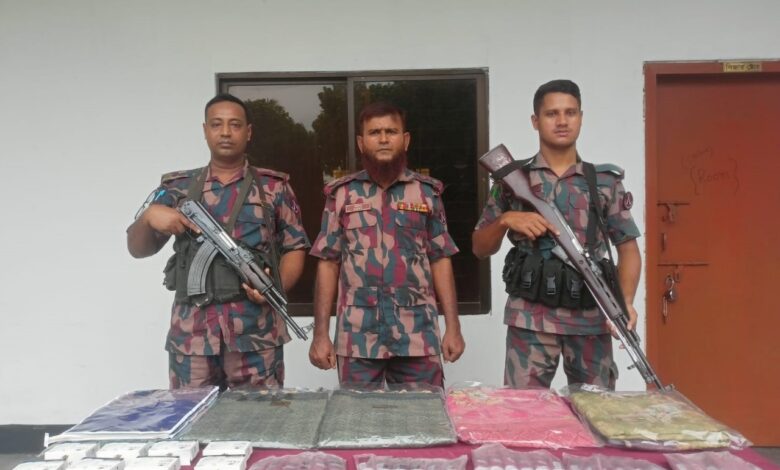 যশোর সীমান্তে বিজিবি অভিযানে বিপুল পরিমাণে ভারতীয় পণ্য সামগ্রী আটক যশোর সীমান্তে বিজিবি অভিযানে বিপুল পরিমাণে ভারতীয় পণ্য সামগ্রী আটক