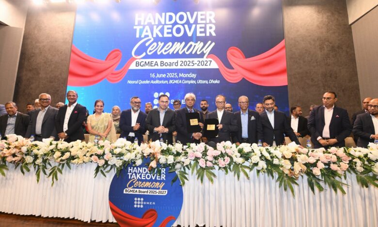 মাহমুদ হাসান খানের নেতৃত্বে বিজিএমইএ‘র নতুন পরিচালনা পর্ষদের দায়িত্ব গ্রহণ মাহমুদ হাসান খানের নেতৃত্বে বিজিএমইএ‘র নতুন পরিচালনা পর্ষদের দায়িত্ব গ্রহণ