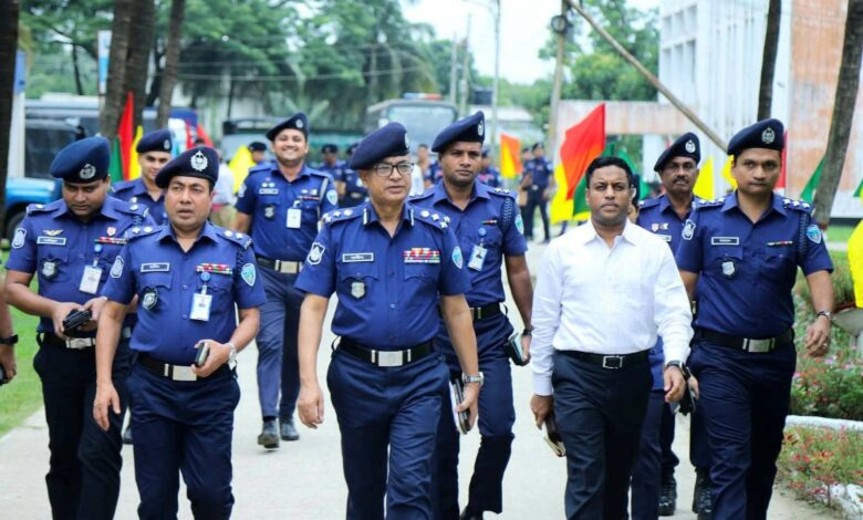 ফেনী জেলা পরিদর্শনে চট্টগ্রাম রেঞ্জের ডিআইজি মো. আহসান হাবীব পলাশ ফেনী জেলা পরিদর্শনে চট্টগ্রাম রেঞ্জের ডিআইজি মো. আহসান হাবীব পলাশ
