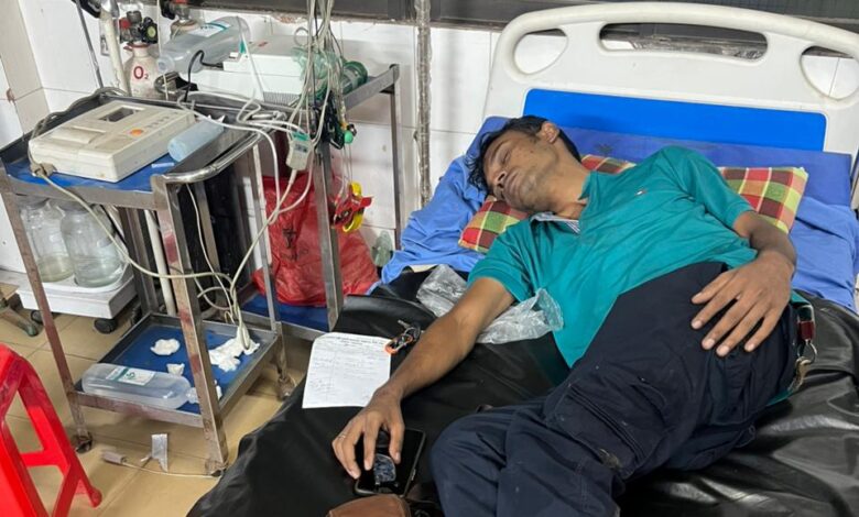 পাওনা টাকা চাওয়ায় সাংবাদিকের ওপর কসাই পারভেজের ভাড়াটে সন্ত্রাসীদের হামলা পাওনা টাকা চাওয়ায় সাংবাদিকের ওপর কসাই পারভেজের ভাড়াটে সন্ত্রাসীদের হামলা