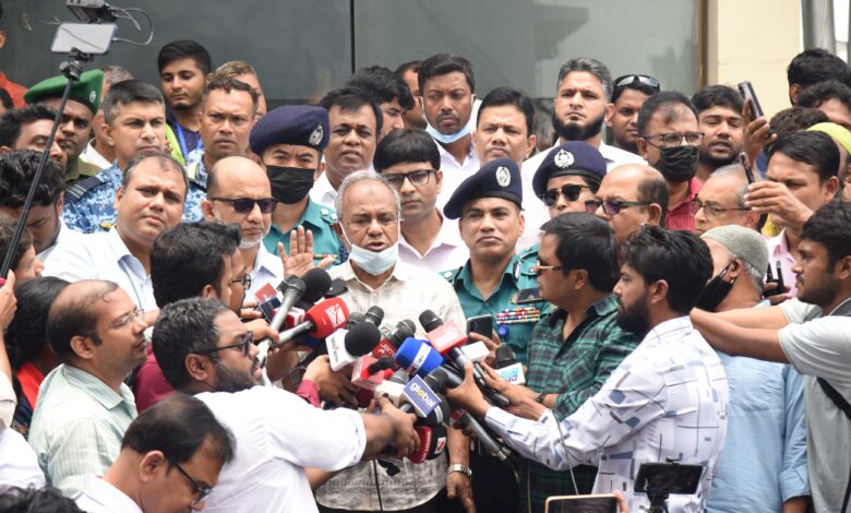 বাংলাদেশে কোনো ধরনের জঙ্গিবাদ নেই : স্বরাষ্ট্র উপদেষ্টা বাংলাদেশে কোনো ধরনের জঙ্গিবাদ নেই : স্বরাষ্ট্র উপদেষ্টা