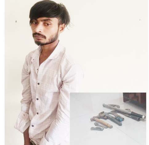 বেনাপোল চেকপোষ্টে চুরি হওয়ার ৪৮ ঘন্টার মধ্যে চোর আটক বেনাপোল চেকপোষ্টে চুরি হওয়ার ৪৮ ঘন্টার মধ্যে চোর আটক