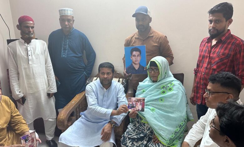 তারেক রহমানের নির্দেশে গুম হওয়া ছাত্রনেতা মুন্নার পরিবারের পাশে দাঁড়ালেন বিএনপি