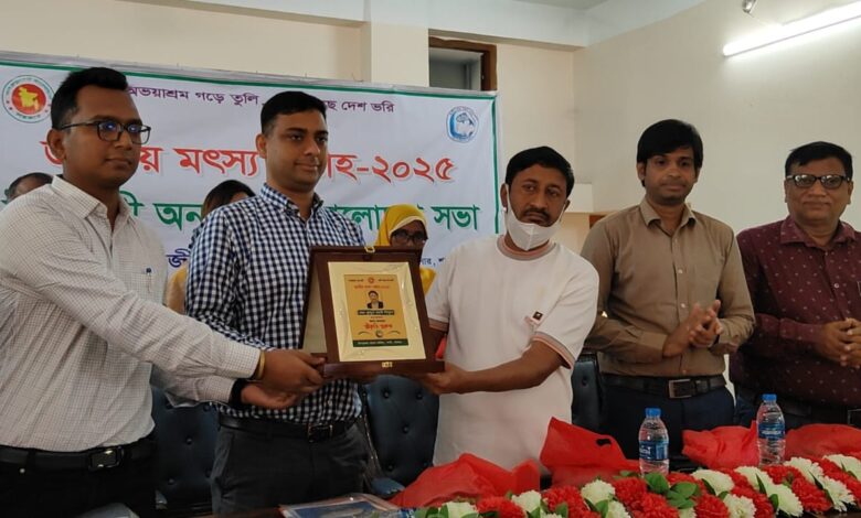 শার্শায় মৎস্য চাষে অগ্রণী ভূমিকা রাখায় শ্রেষ্ঠ হিসেবে সম্মাননা পেয়েছেন কুদ্দুস আলী বিশ্বাস