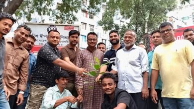 উত্তরার বিভিন্ন পয়েন্টে আজমল হুদা মিঠুর বৃক্ষ রোপন