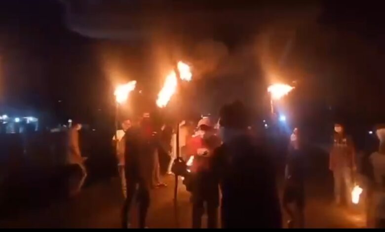 তুরাগে মাস্ক পড়ে আ.লীগের মশাল মিছিল তুরাগে মাস্ক পড়ে আ.লীগের মশাল মিছিল