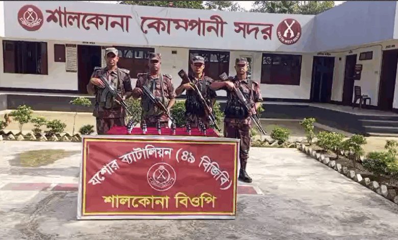 যশোর সীমান্তে বিজিবির অভিযানে বিপুল পরিমাণ ভারতীয় মালামাল আটক যশোর সীমান্তে বিজিবির অভিযানে বিপুল পরিমাণ ভারতীয় মালামাল আটক