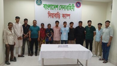 মান্দুরা এবং বৃন্দাবন বস্তি থেকে মাদক ব্যবসায়ী ও মাদকসেবী গ্রেপ্তার