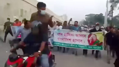 আ.লীগের মিছিলে গেলে ৫ হাজার, ব্যানার ধরলে ৮ হাজার ! আ.লীগের মিছিলে গেলে ৫ হাজার, ব্যানার ধরলে ৮ হাজার !