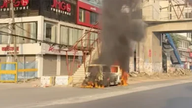 উত্তরায় মাইক্রোবাসে আগুন