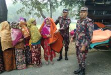 বেনাপোলে বিজিবির গরীব, দুঃস্থ ও শীতার্ত মানুষের মাঝে শীতবস্ত্র বিতরণ