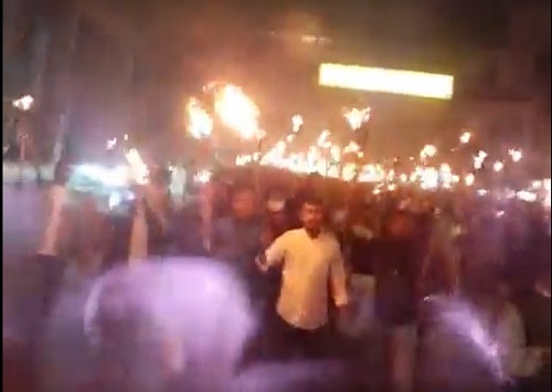 ঢাকা ১৮ আসনে জাহাঙ্গীরের মনোনয়ন বাতিল দাবিতে মশাল মিছিল ঢাকা ১৮ আসনে জাহাঙ্গীরের মনোনয়ন বাতিল দাবিতে মশাল মিছিল