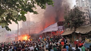 আগুনের সূত্রপাত ওয়েলডিং কাজের সময়: উত্তরা ১১ নং সেক্টরের রমজান মার্কেটে ভয়াবহ অগ্নিকাণ্ড আগুনের সূত্রপাত ওয়েলডিং কাজের সময়: উত্তরা ১১ নং সেক্টরের রমজান মার্কেটে ভয়াবহ অগ্নিকাণ্ড