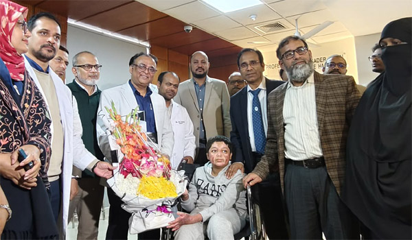 মাইলস্টোন ট্র্যাজেডি: ৩৫ বার অস্ত্রোপচার শেষে হাসপাতাল ছাড়লো আবিদ মাইলস্টোন ট্র্যাজেডি: ৩৫ বার অস্ত্রোপচার শেষে হাসপাতাল ছাড়লো আবিদ