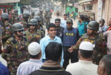 ত্রয়োদশ জাতীয় নির্বাচন ও গণভোট উপলক্ষে খিলক্ষেতের মস্তুল এলাকায় যৌথবাহিনীর টহল ত্রয়োদশ জাতীয় নির্বাচন ও গণভোট উপলক্ষে খিলক্ষেতের মস্তুল এলাকায় যৌথবাহিনীর টহল