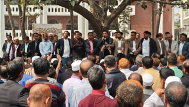 জাতীয় বিশ্ববিদ্যালয়ে ৯৮৮ কর্মকর্তা-কর্মচারীর বকেয়া বেতন-ভাতা আদায়ের দাবিতে অবস্থান কর্মসূচি ও বিক্ষোভ অব্যাহত