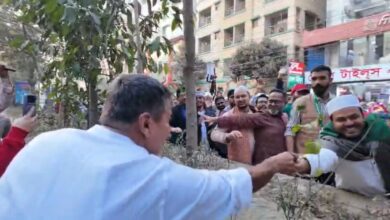 ঢাকা-১৮ আসনে সৌহার্দ্যের রাজনীতি: এনসিপি প্রার্থীর সঙ্গে সৌজন্য বিনিময়ে এস এম জাহাঙ্গীর