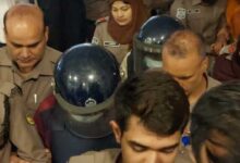 স্ত্রীসহ বিমান বাংলাদেশ এয়ারলাইন্সের এমডি সাফিকুর রহমান গ্রেপ্তার স্ত্রীসহ বিমান বাংলাদেশ এয়ারলাইন্সের এমডি সাফিকুর রহমান গ্রেপ্তার