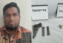পল্লবীর শীর্ষ সন্ত্রাসী মুন্না বিদেশি পিস্তল-গুলিসহ গ্রেপ্তার পল্লবীর শীর্ষ সন্ত্রাসী মুন্না বিদেশি পিস্তল-গুলিসহ গ্রেপ্তার