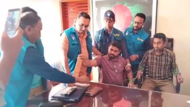 সোনাগাজীতে অনিয়ম ও লুটপাটের অভিযোগে পিআইও আল সাঈদ দুদকের হাতে গ্রেফতার সোনাগাজীতে অনিয়ম ও লুটপাটের অভিযোগে পিআইও আল সাঈদ দুদকের হাতে গ্রেফতার