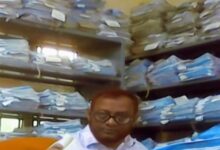 ফেনীতে আইনজীবীকে ‘লেংটা করার’ হুমকি পেশকারের, আদালত পাড়ায় চরম ক্ষোভ