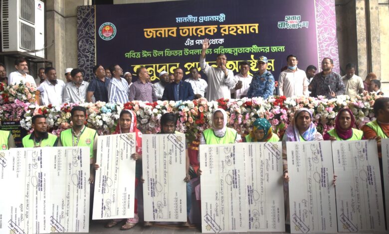 ডিএসসিসিতে ঈদ অনুদান বিতরণ: পরিচ্ছন্নতাকর্মী ও ইমাম-মুয়াজ্জিনদের মাঝে কোটি টাকার সহায়তা