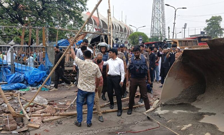 সায়েদাবাদে ১০০ অবৈধ বাস কাউন্টার সিলগালা, ফুটপাত দখলমুক্তে ডিএসসিসির কঠোর অভিযান সায়েদাবাদে ১০০ অবৈধ বাস কাউন্টার সিলগালা, ফুটপাত দখলমুক্তে ডিএসসিসির কঠোর অভিযান