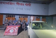 সোনামসজিদে বিজিবির অভিযানে মাদক ও গাড়িসহ আটক ১