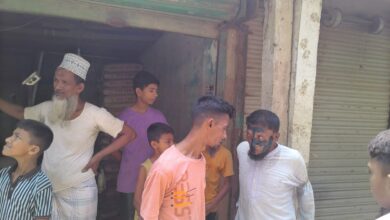 ফেনীতে প্রতারককে ‘চুনকালি’: ঘুষখোরদের বেলায় কেন নয়—সামাজিক মাধ্যমে চাঞ্চল্য