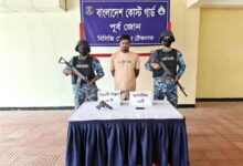 টেকনাফে বিদেশি পিস্তলসহ কুখ্যাত মানবপাচারকারী আটক