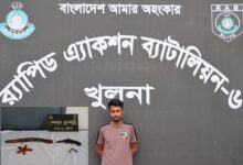 খুলনায় র‍্যাবের অভিযানে শীর্ষ সন্ত্রাসী সুজন গ্রেপ্তার, অস্ত্র ও গুলি উদ্ধার