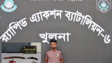 খুলনায় র‍্যাবের অভিযানে শীর্ষ সন্ত্রাসী সুজন গ্রেপ্তার, অস্ত্র ও গুলি উদ্ধার