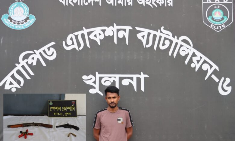 খুলনায় র্যাবের অভিযানে শীর্ষ সন্ত্রাসী সুজন গ্রেপ্তার, অস্ত্র ও গুলি উদ্ধার খুলনায় র্যাবের অভিযানে শীর্ষ সন্ত্রাসী সুজন গ্রেপ্তার, অস্ত্র ও গুলি উদ্ধার