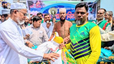 তুরাগে অগ্নিদুর্গতদের পাশে জামায়াত, খাদ্য ও বস্ত্র বিতরণ তুরাগে অগ্নিদুর্গতদের পাশে জামায়াত, খাদ্য ও বস্ত্র বিতরণ