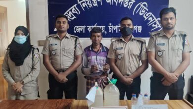 গোমস্তাপুরে ডিএনসি অভিযানে ১০০ লিটার ওয়াশসহ মাদক ব্যবসায়ী গ্রেফতার