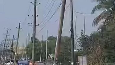 ৯ কোটি ৫৯ লাখ টাকা পরিশোধেও খুঁটি অপসারণে ধীরগতি, সুনামগঞ্জে থমকে চার লেন সড়ক কাজ ৯ কোটি ৫৯ লাখ টাকা পরিশোধেও খুঁটি অপসারণে ধীরগতি, সুনামগঞ্জে থমকে চার লেন সড়ক কাজ