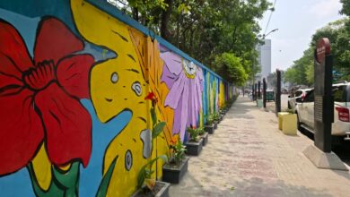 ঢামেকের সামনে ফুটপাতে ফিরল নান্দনিকতা, ফুল ও গ্রাফিতিতে সাজালো ডিএসসিসি