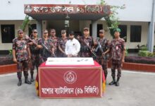 যশোরে ১ কেজি স্বর্ণ ও বৈদেশিক মুদ্রাসহ ভারতীয় নাগরিক আটক