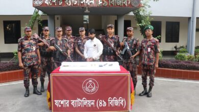 যশোরে ১ কেজি স্বর্ণ ও বৈদেশিক মুদ্রাসহ ভারতীয় নাগরিক আটক