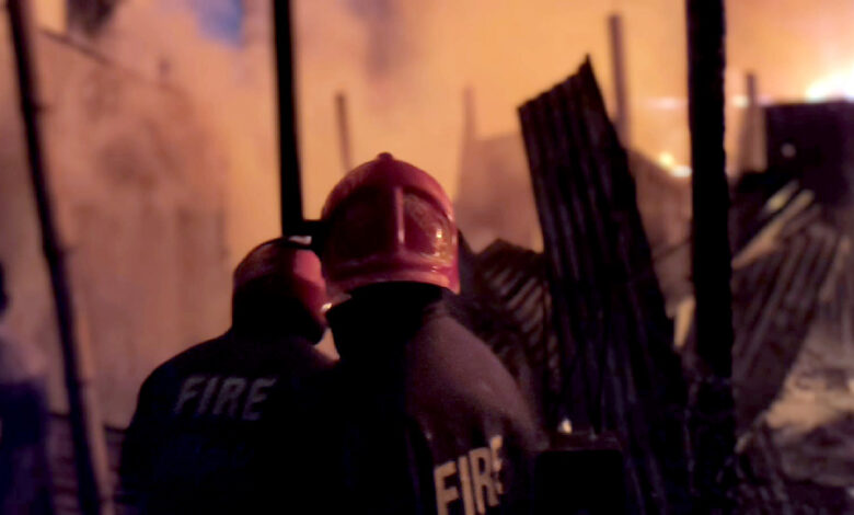 উত্তরার দিয়াবাড়িতে বস্তিতে আগুন, পুড়েছে অন্তত ২৫টি ঘর উত্তরার দিয়াবাড়িতে বস্তিতে আগুন, পুড়েছে অন্তত ২৫টি ঘর