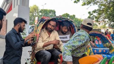 আগারগাঁও মেট্রো স্টেশনের সামনে পকেটমার চক্রের ভয়ংকর অভিজ্ঞতা!