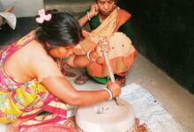 যান্ত্রিকতার চাপে কুড়িগ্রামে হারিয়ে যাচ্ছে পাথরের জাঁতা