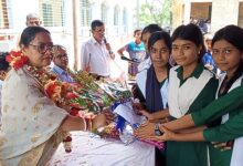 নিজ শিক্ষা প্রতিষ্ঠানে সংবর্ধিত সংরক্ষিত আসনের এমপি সুবর্ণা সিকদার ঠাকুর