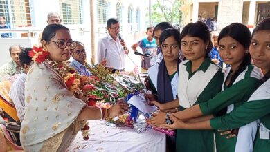 নিজ শিক্ষা প্রতিষ্ঠানে সংবর্ধিত সংরক্ষিত আসনের এমপি সুবর্ণা সিকদার ঠাকুর