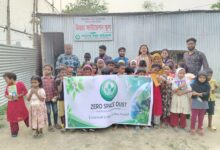 কোমলমতি শিক্ষার্থীদের মাঝে বই ও খাবার বিতরণ