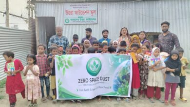 কোমলমতি শিক্ষার্থীদের মাঝে বই ও খাবার বিতরণ