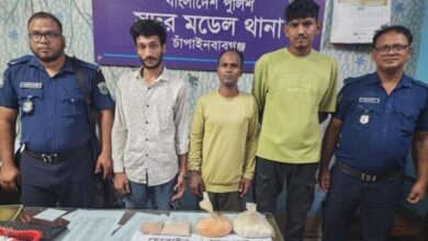 চাঁপাইনবাবগঞ্জে গান পাউডার ও হেরোইনসহ ৩ জন গ্রেপ্তার