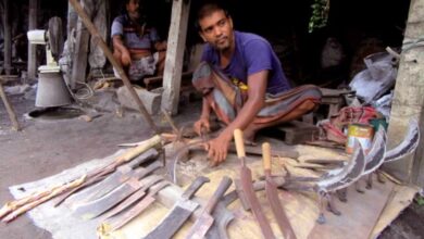 ঈদ সামনে, টুংটাং শব্দে মুখর গোপালগঞ্জের কামারপল্লী